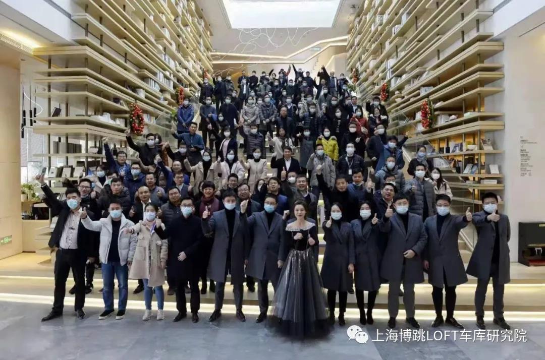 江西全国一百多人在华侨城汉口道6号参观研讨LOFT专利车库技术！